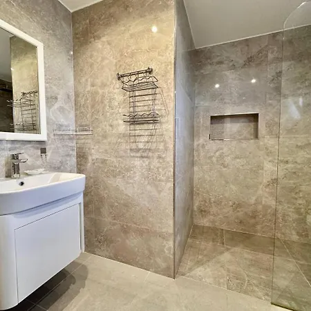 Retreat, Block B2, Unit12