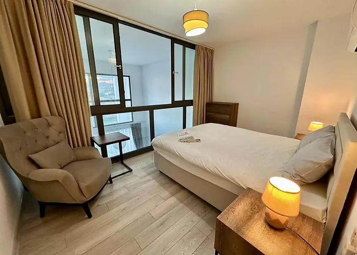 Retreat, Block B2, Unit12 Daire