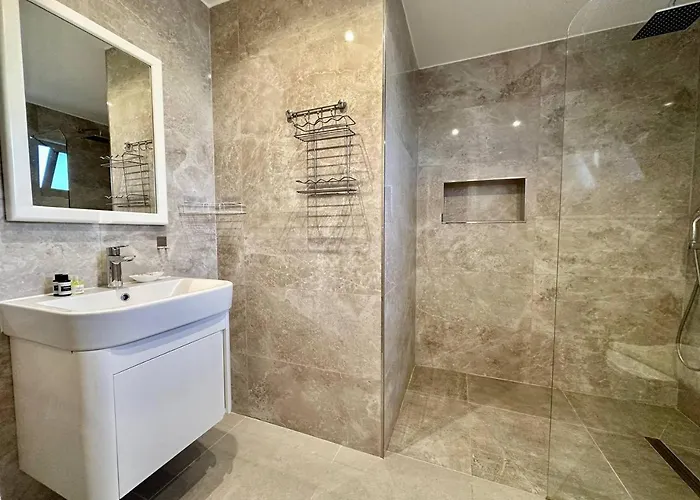 Retreat, Block B2, Unit12